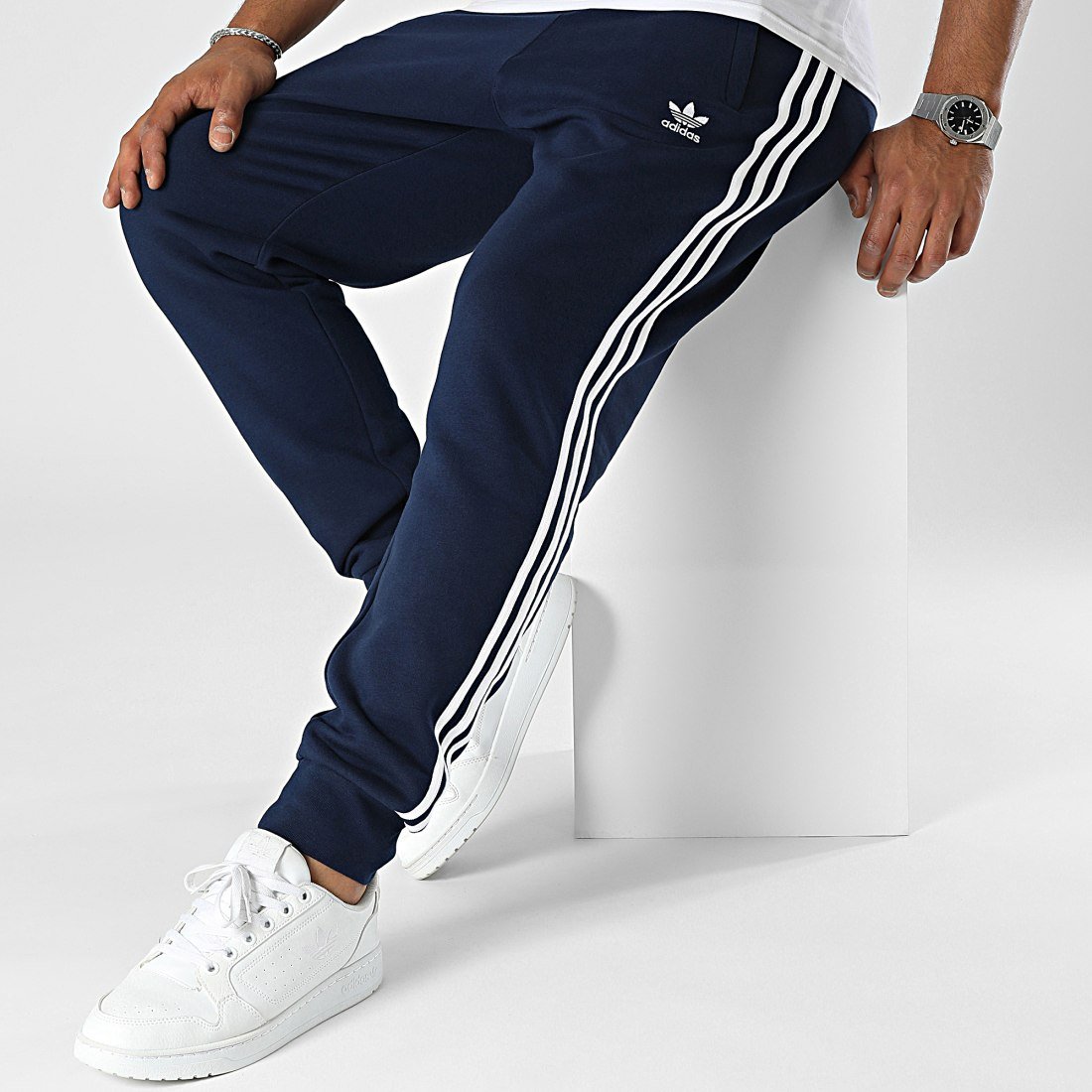Pantalon de survêtement Adidas 3 Bandes - Original Algérie DZ Image de Pantalon de survêtement Adidas 3 Bandes - Original Algérie SPORTIFY.DZ